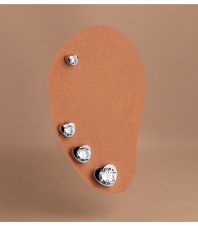 Pendientes Africa oro blanco 4 mm 18 K con cierre de rosca, especiales para bebé.