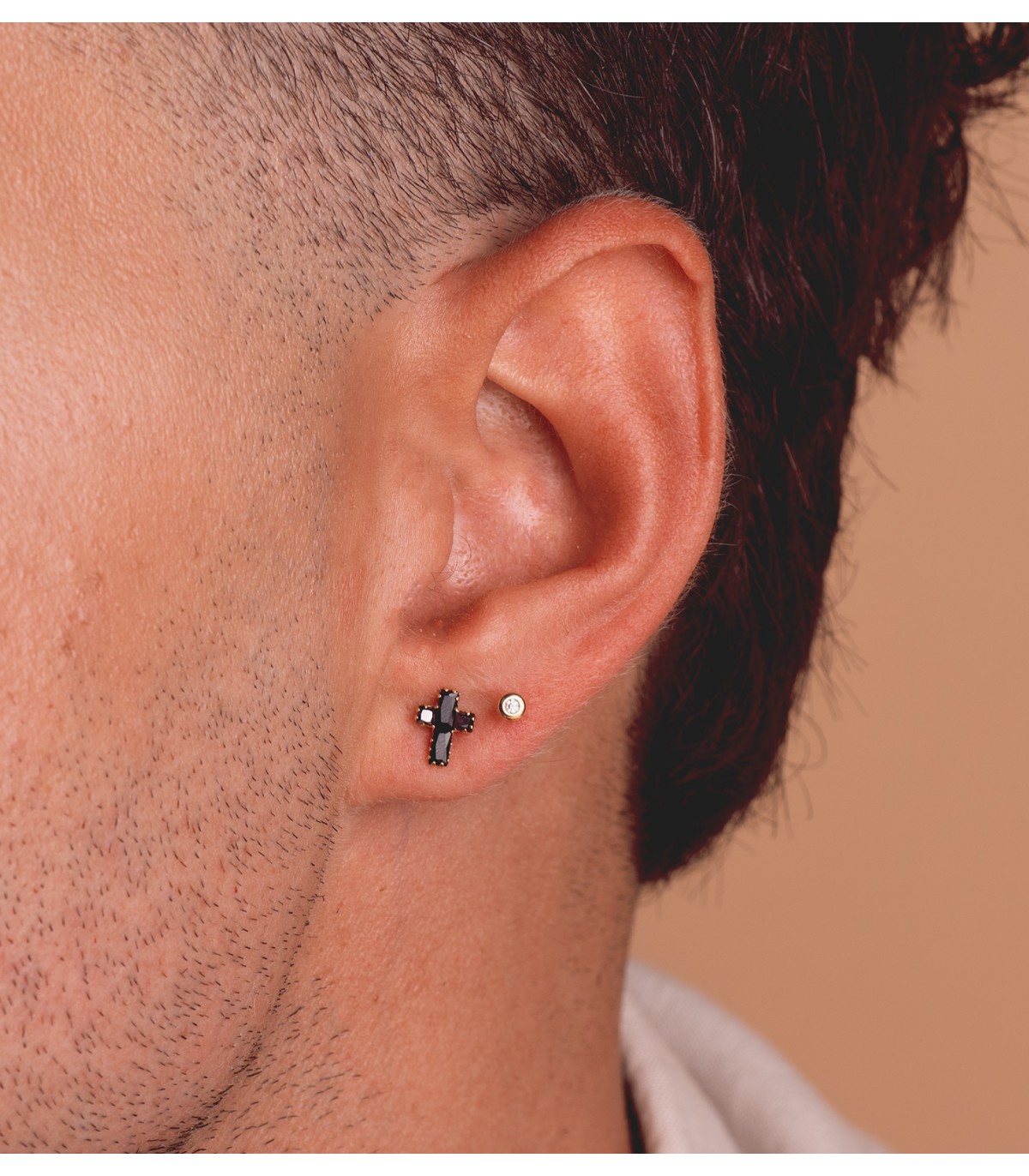 Herrenohrringe Kreuz 18 Karat Gold Zirkonia Schwarz, Ohrpiercing für Herren