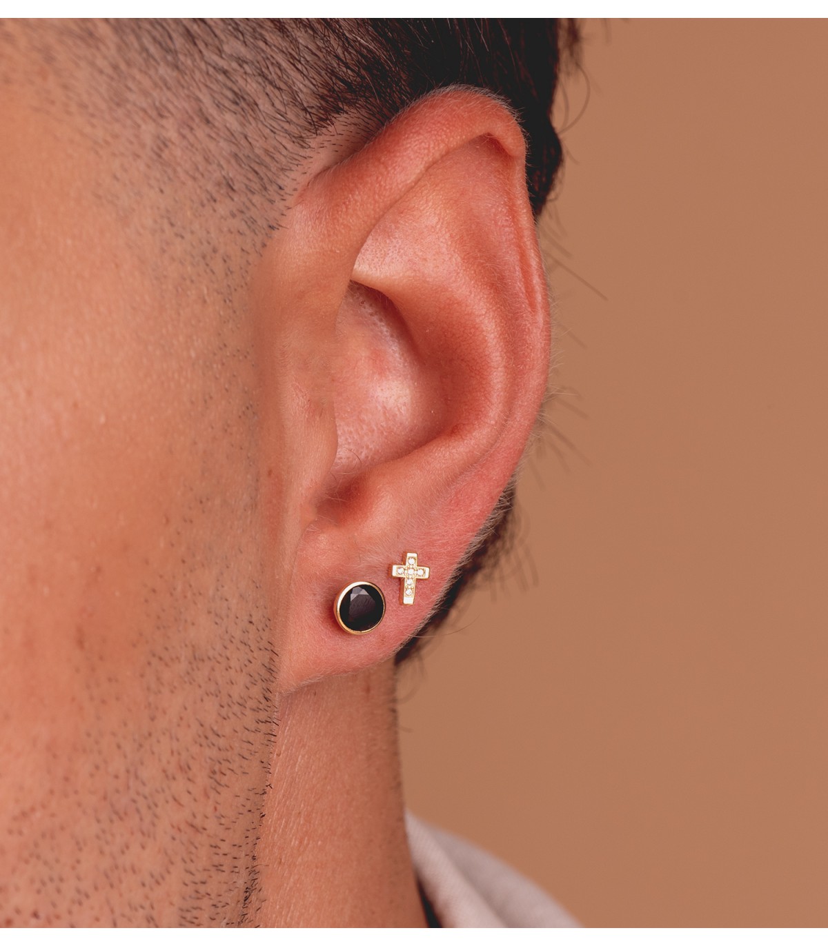 Orecchini uomo Torino Nero oro 18Kt 6,2mm, piercing lobo uomo pietra onice - cipollina, punto luce