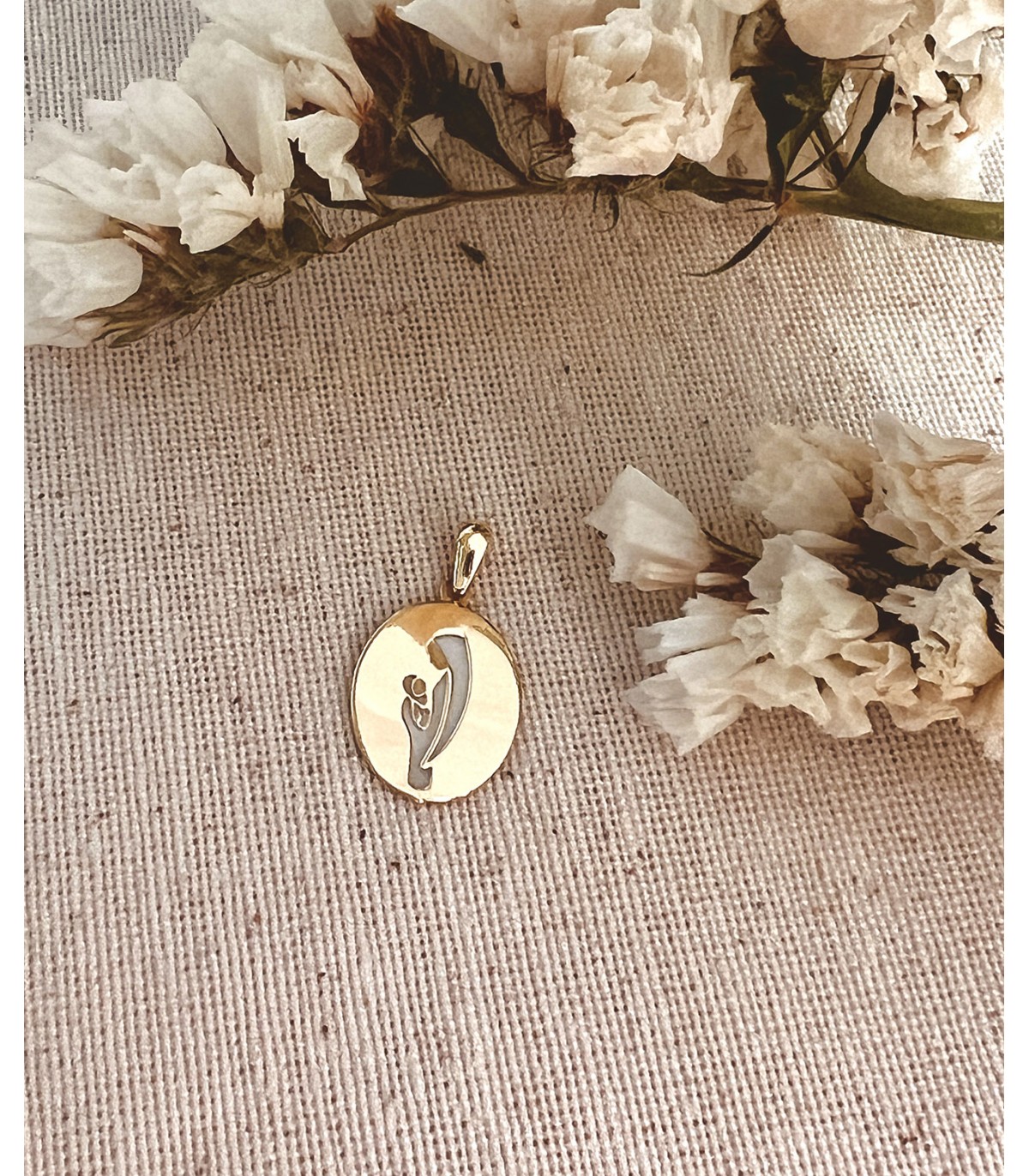 Ciondolo nascita per regalo battesimo - Madonnina con bambino Gesù