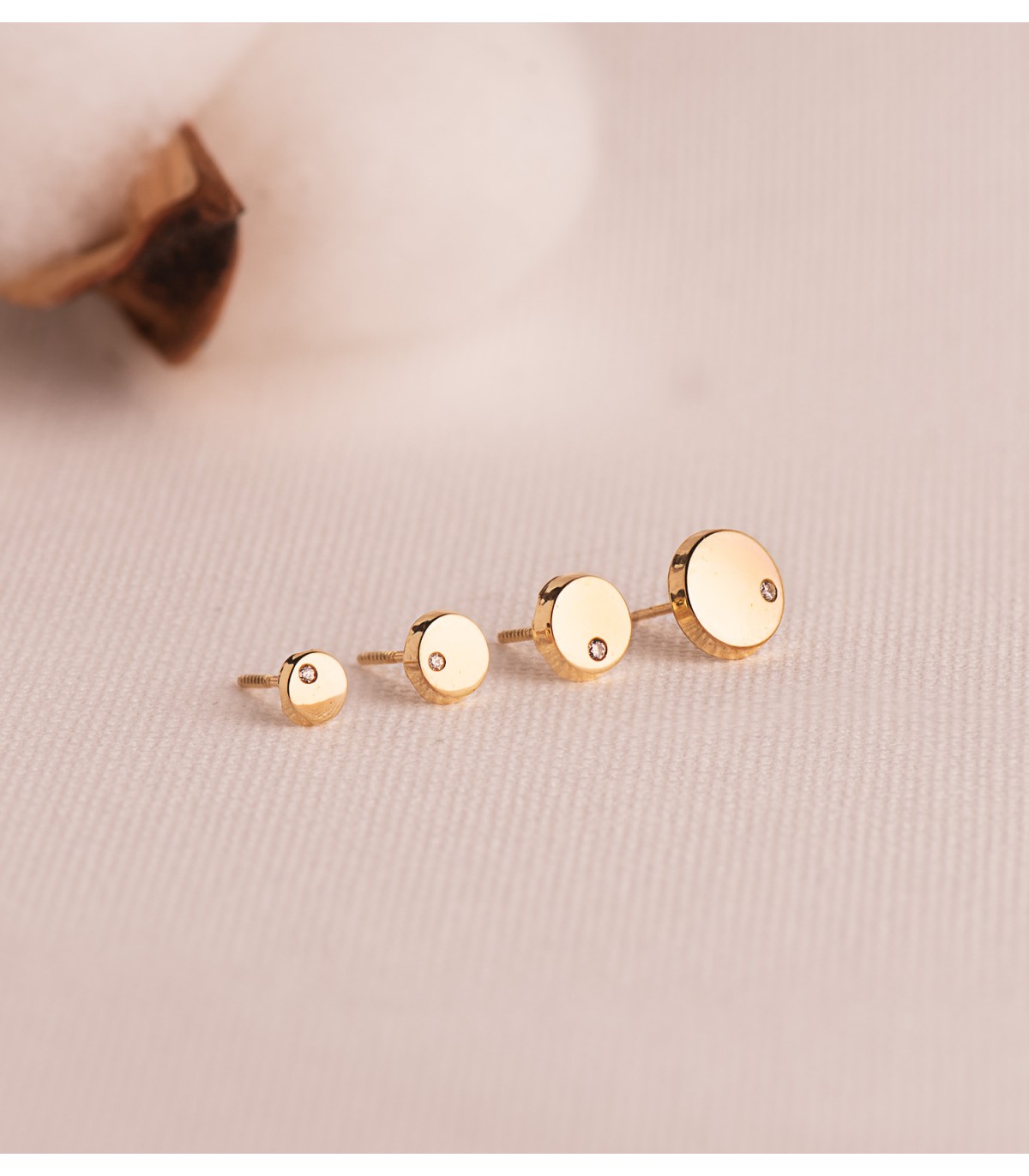 Puces d'oreilles rondes Mónica Or 18K 6,5mm, boucles d'oreilles enfant.
