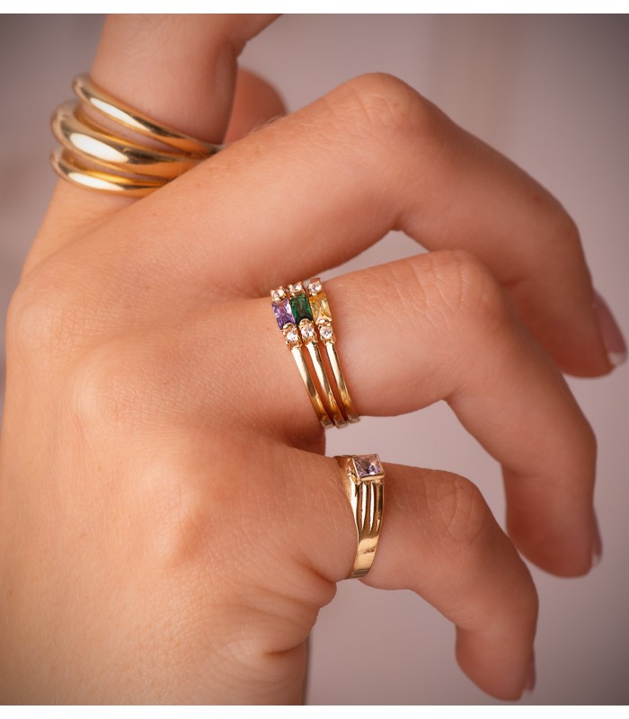 anillo de oro amarillo con amatista