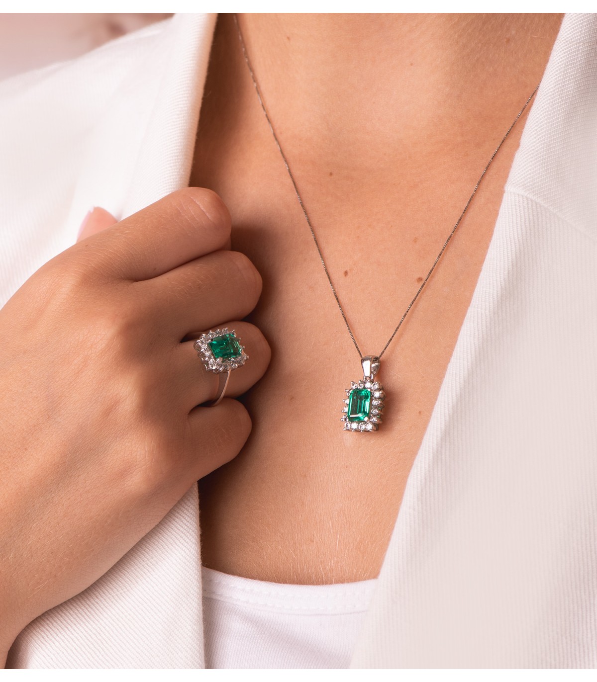 Ciondolo Carrie oro 18kt smeraldo e diamanti