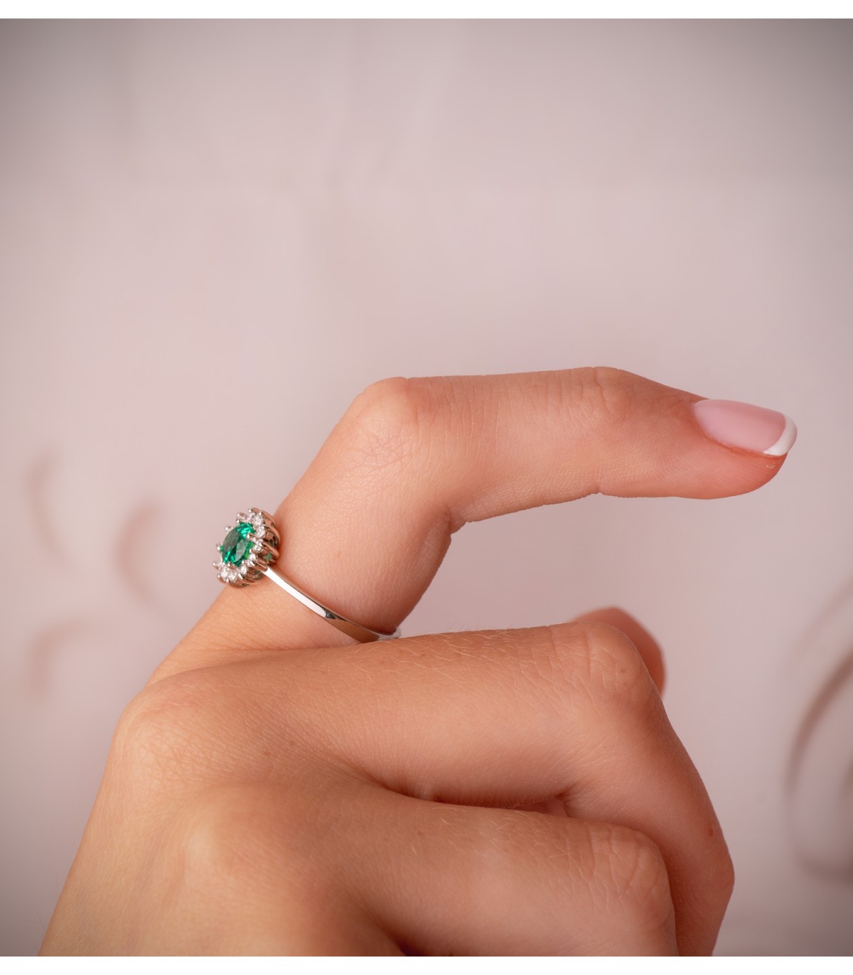 Anello Idril oro bianco 18kt diamanti e smeraldo