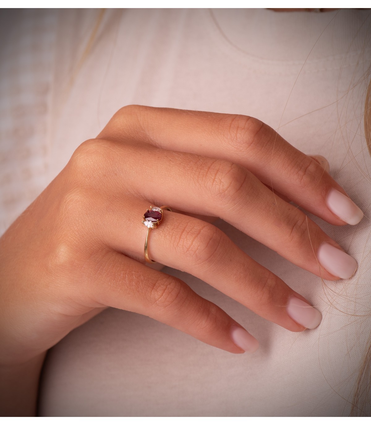 Bague rubis et diamants en or jaune 750, cadeau idéal pour femme : Noël, fiançailles.