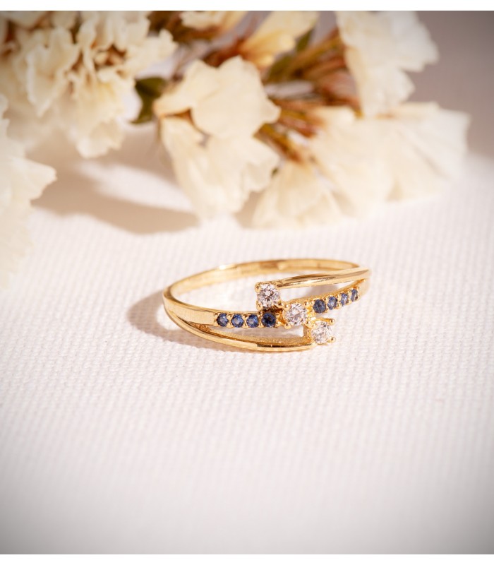 Breiter Ring mit offenen Bändern | Goldring mit blauen und weißen Steinen | 19644 online kaufen
