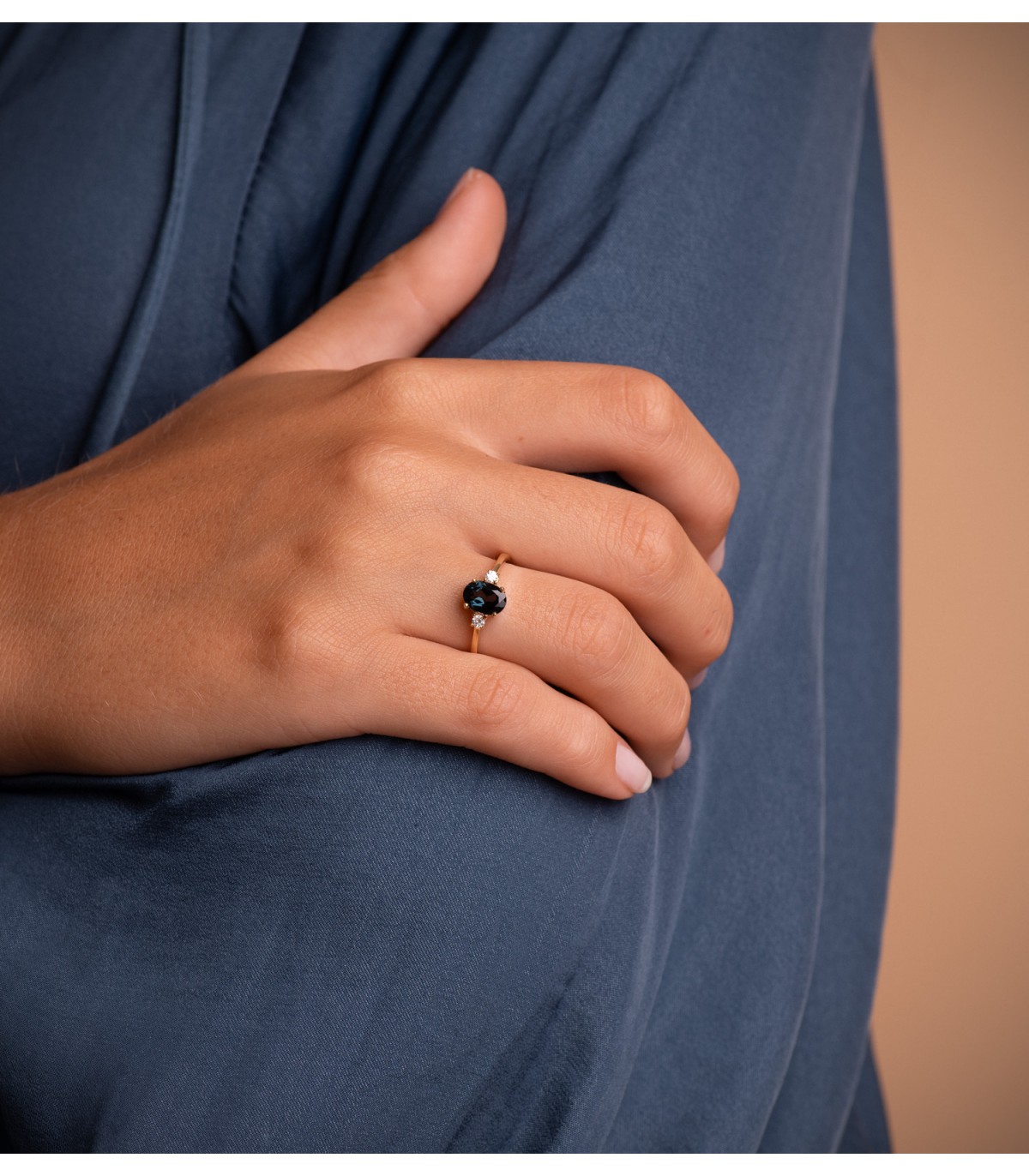 Anello Topazio London Blue Glow oro 18kt | Eleganti anelli con pietre naturali e preziose per donna
