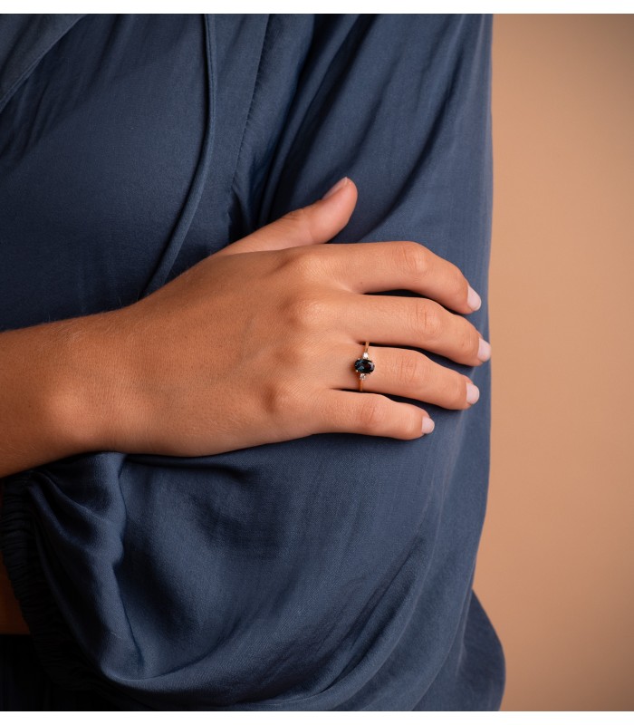 Anello solitario con topazio blu in oro giallo 18kt - Modello Glow con pietra semipreziosa