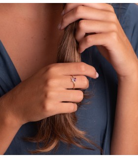 Anello ametista, Modello Meraki in oro giallo e forma di fiocco -  Pietra semipreziosa ametista a goccia