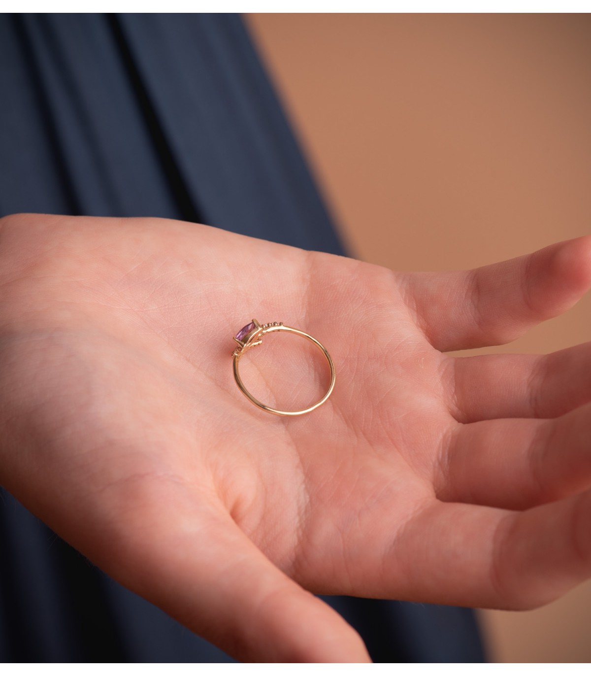 Anello Meraki oro 18kt Fiocco ametista
