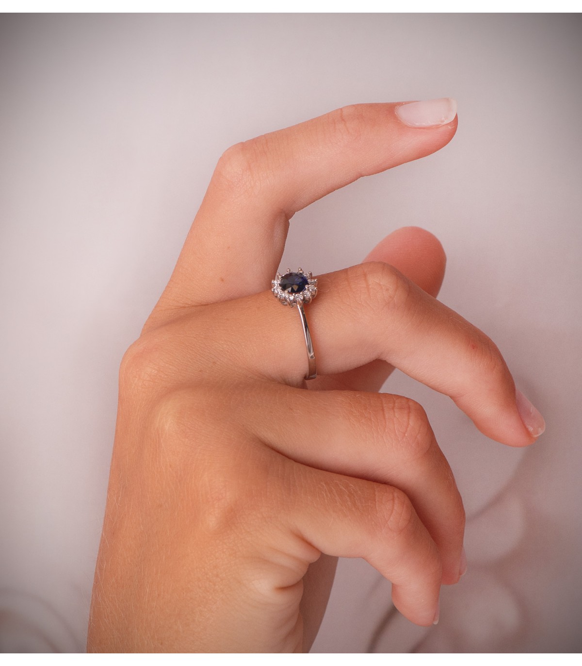 Bague Idril Or blanc 18K Diamants et Saphir