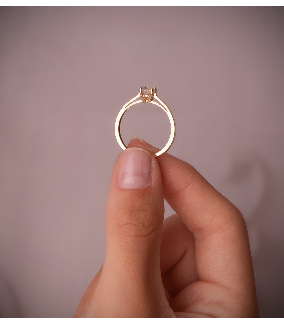 Nordlys - Anillo solitario con Diamante 0.500 quilates y engaste en catedral: 4 garras.