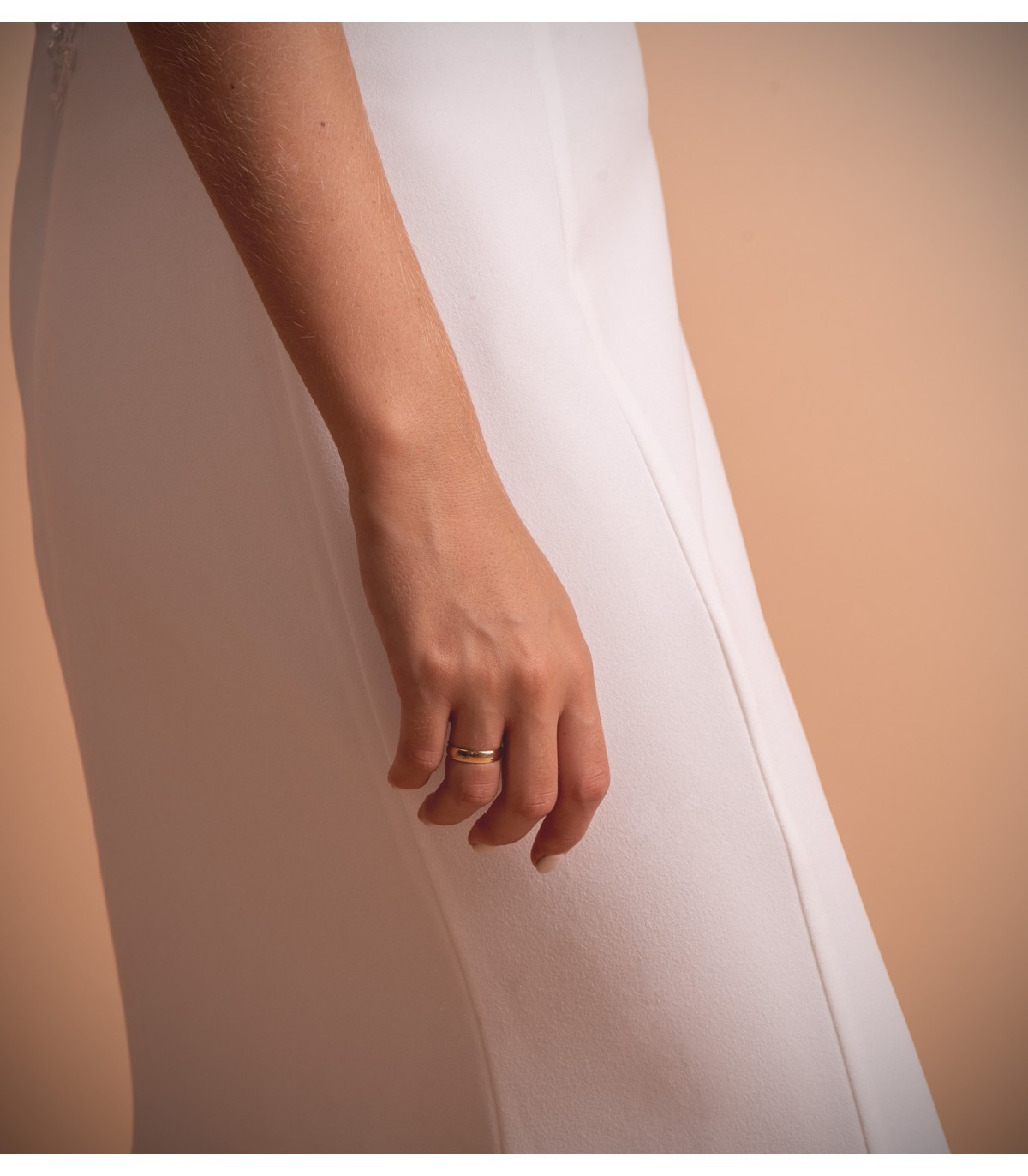 Alianza modelo Classic mujer. Alianza media caña matrimonio. Oro 18 kilates.