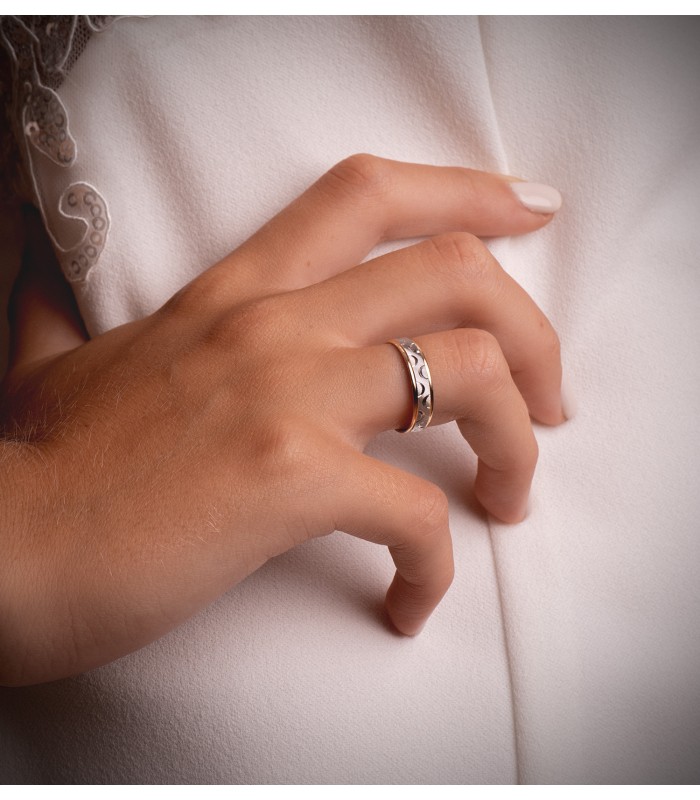 Fede nuziale donna oro 18 carati bicolore. Fede nuziale oro bicolore. Gioielli online.