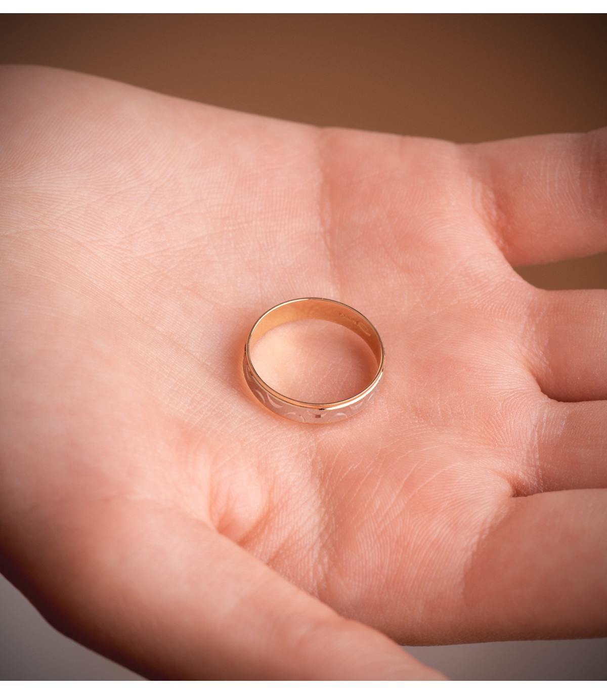 Fede nuziale donna oro 18 carati bicolore. Fede nuziale oro bicolore. Gioielli online.