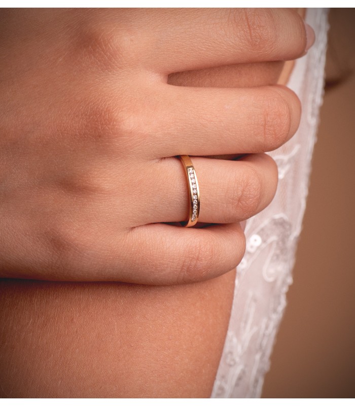 Anelli di fidanzamento in oro giallo. Anello con diamanti. Oro 18 carati.