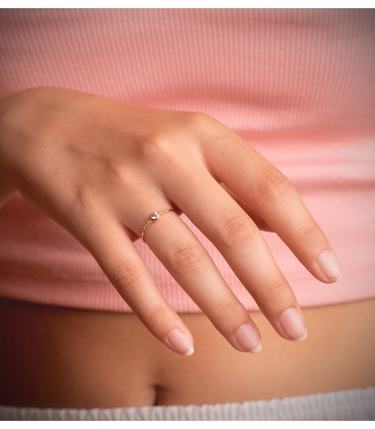 Anillo de mujer con diamantes. Sortija oro amarillo 18 kilates. Comprar anillos online.
