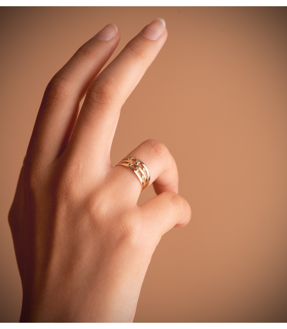 Anillo White Band Oro amarillo 18K -  sortija de bandas con piedras, joyas online de oro para mujer