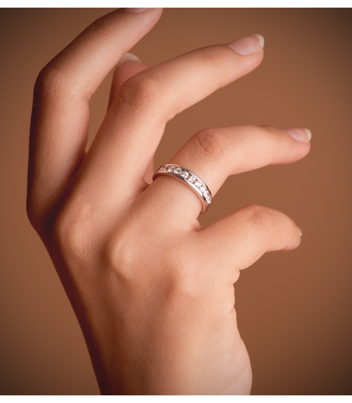 Anillos de boda en oro blanco. Alianzas de compromiso. Joyería online, Alda Joyeros.