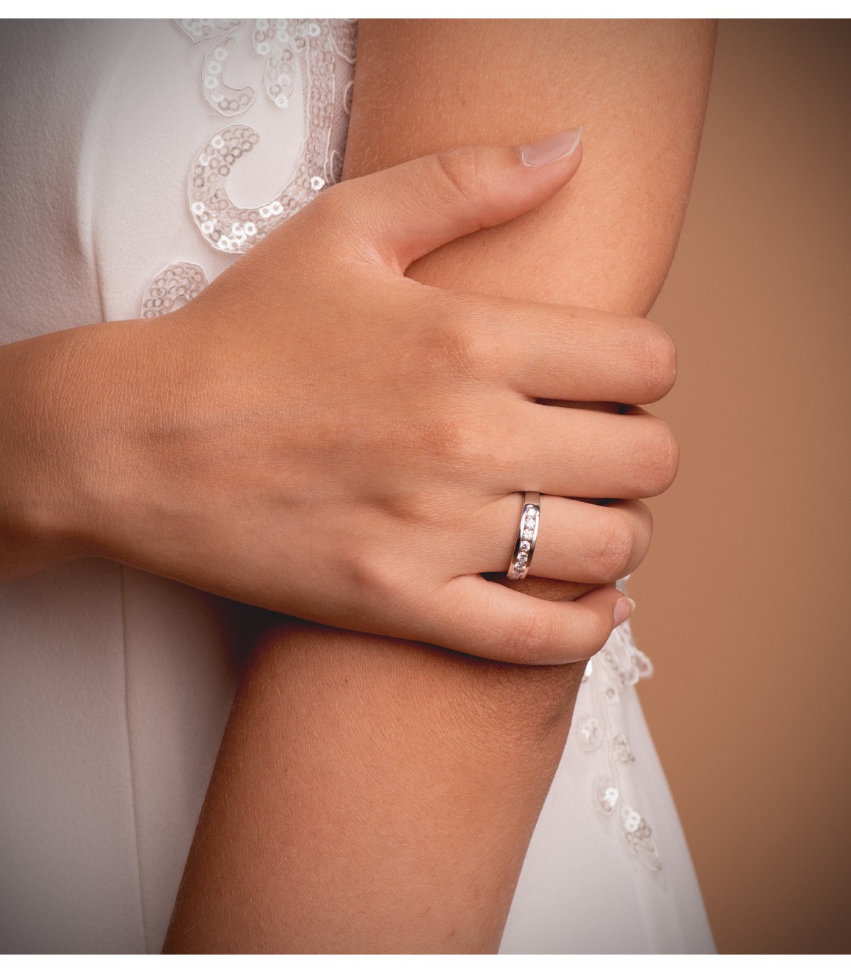 Anillos de boda en oro blanco. Alianzas de compromiso. Joyería online, Alda Joyeros.
