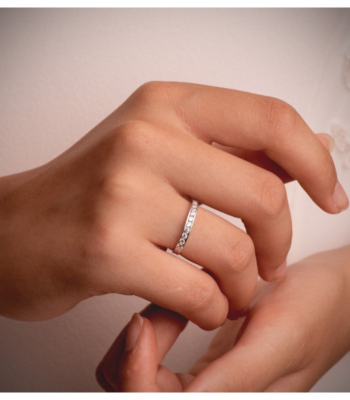 Fede nuziale in oro bianco 18 carati. Anello di matrimonio donna. Alda Joyeros.