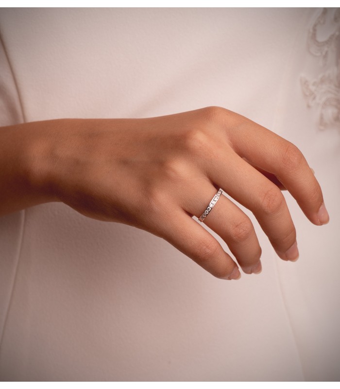Fede nuziale in oro bianco 18 carati. Anello di matrimonio donna. Alda Joyeros.