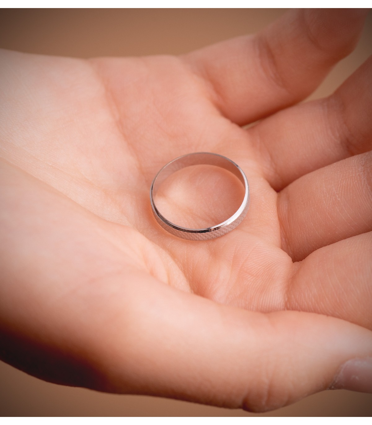 Fede nuziale donna oro bianco. Anello modello Perugia. Alda Joyeros.