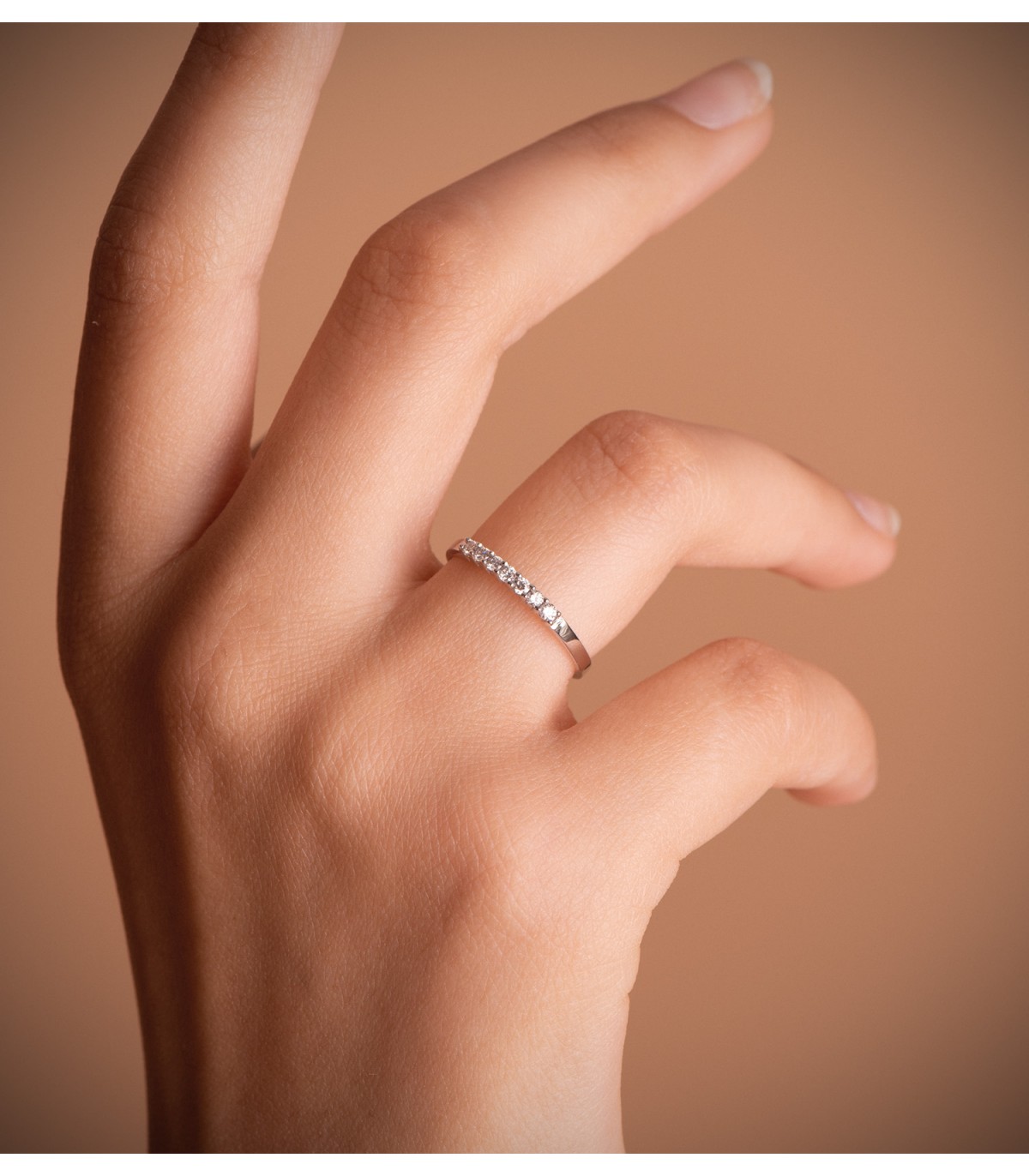 Bague pour femme de mariage en or blanc. Bague avec diamants. Bijouterie en ligne.