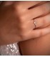 Anello donna pietra azzurra. Anello solitario con diamanti. Pietra preziosa topazio blu.