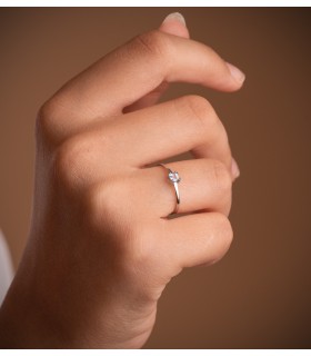 Damenring aus 750er Weißgold mit blauem Topas im Princess-Schliff, elegantes Design