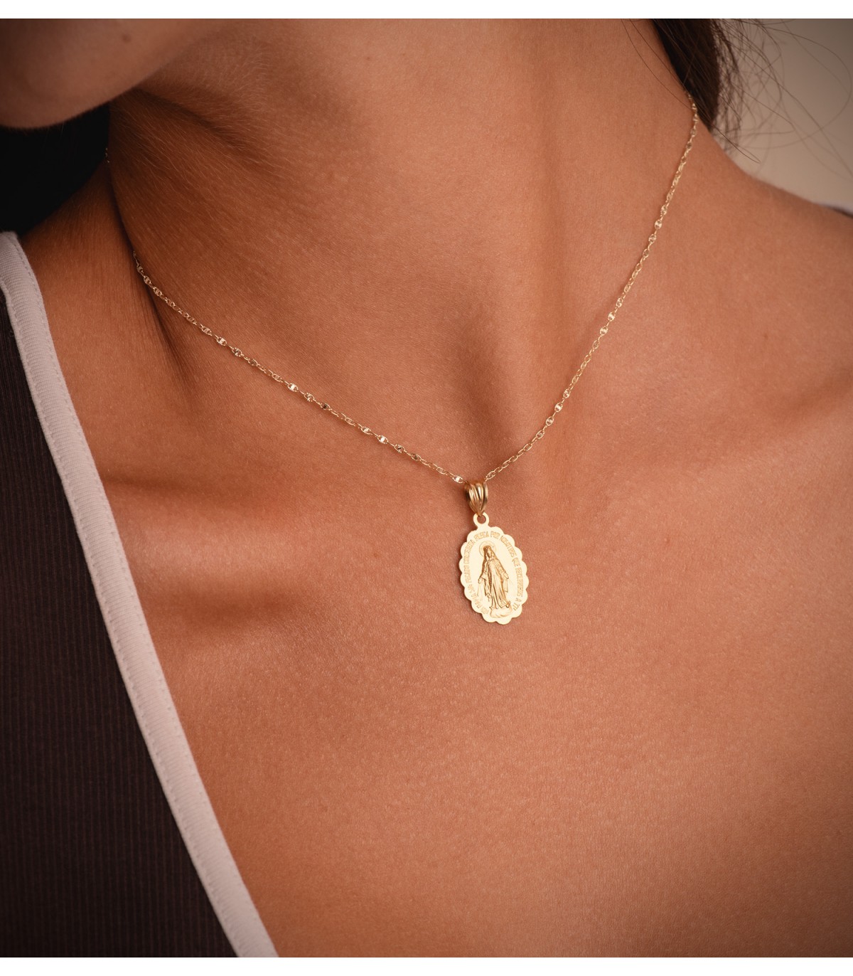 Medallita con la Virgen en oro amarillo de 18 kilates, 20 x 15 mm - Joyas religiosas para mujer