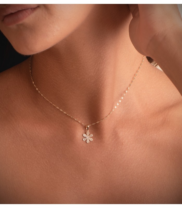 Colgante Niña Margarita 14 mm Oro 18 Kilates. Joyas, conjuntos y collares para niñas.