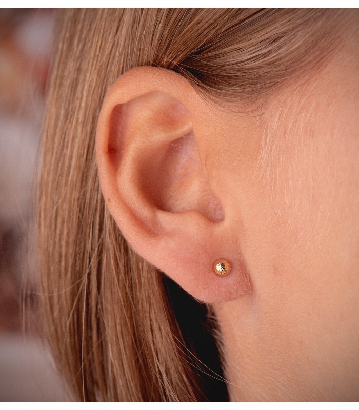 Pendientes bebé en oro amarillo 18k de media bola con cierre de rosca, modelo Annunzia 4 mm