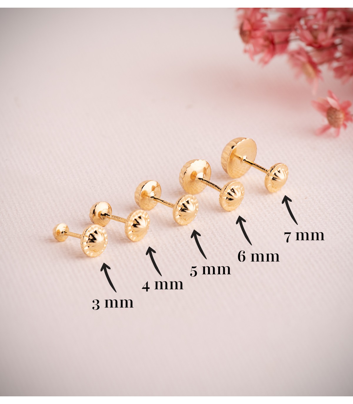 Pendientes bebé en oro amarillo 18k de media bola con cierre de rosca, modelo Annunzia 4 mm