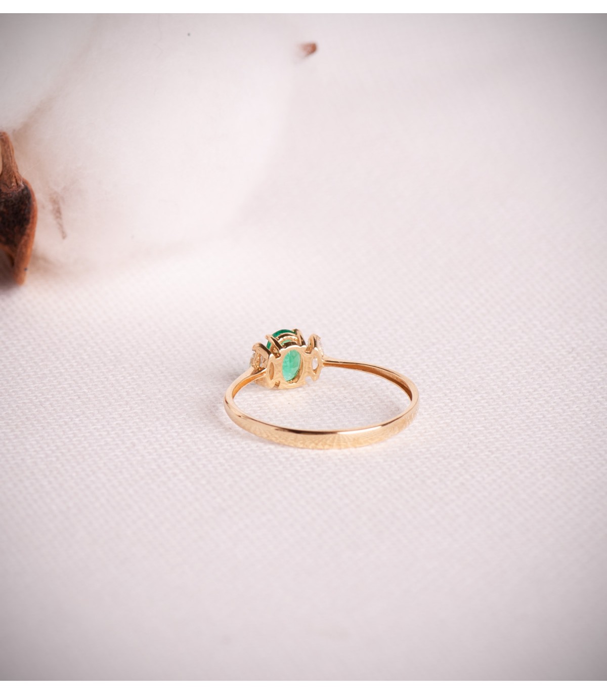 Bague diamant et émeraude en or 18 carats pour femme - Intuition.