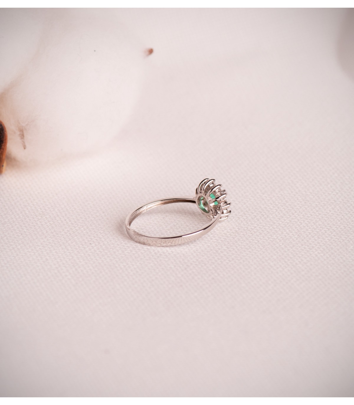 Bague Idril Or blanc 18K Diamants et Émeraude