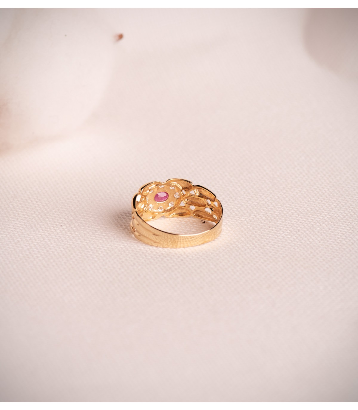 anillo de oro amarillo panter con rubi