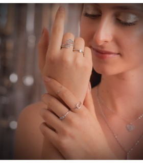 Anillo Novak Oro Blanco 18K Diamantes 0.040 Qts. Anillo para mujer con diamantes. Joyería online.