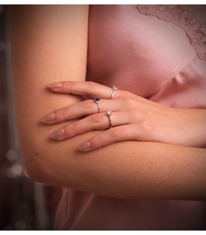 Anello con zaffiro e brillanti in oro bianco 750, ideale regalo donna: Natale, Proposta Matrimonio.
