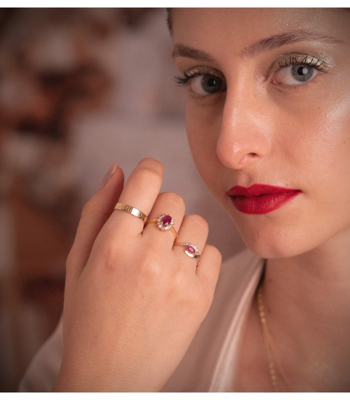 Anillo con Rubí oro 18 kilates. Anillos con piedras preciosas. Joyas mujer.
