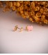 Pendientes niña mariposa esmaltada rosa. Pendientes con cierre rosca oro 18 kilates.