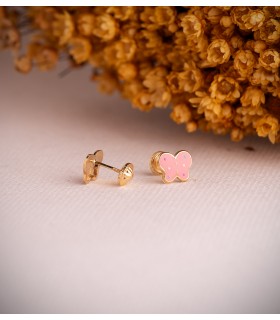 Pendientes niña mariposa esmaltada rosa. Pendientes con cierre rosca oro 18 kilates.