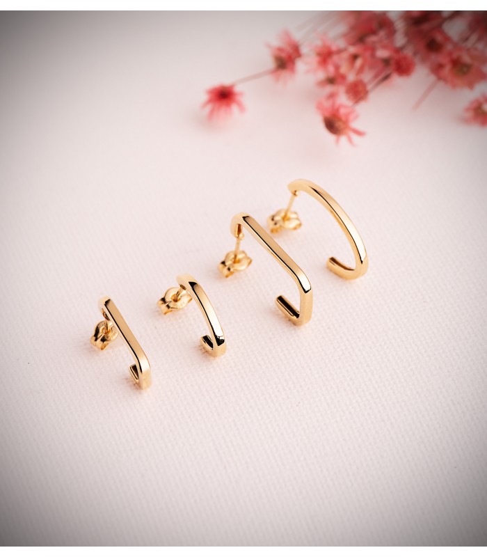 Orecchini a cerchio Sheila oro 18kt 14mm, cerchi con forma ovale, stile moderno.