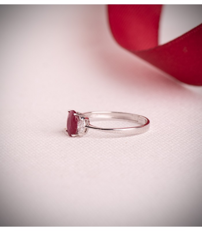 Bague rubis et diamants en or blanc 750, cadeau idéal pour femme : Noël, fiançailles.