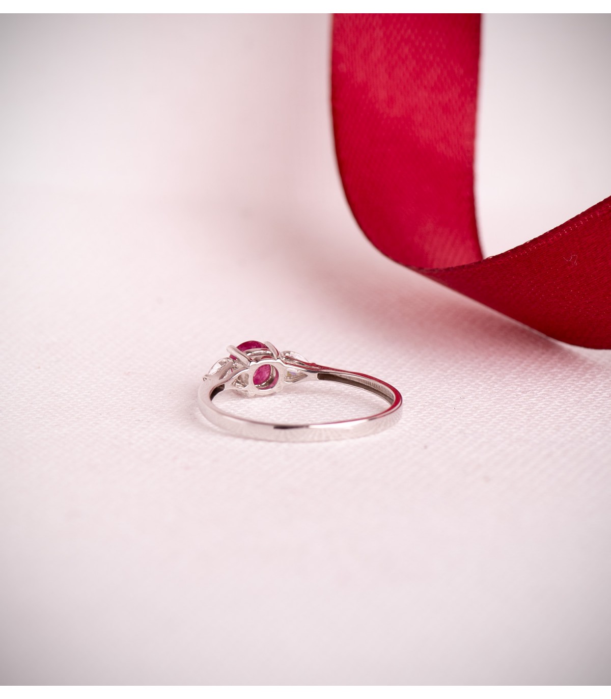 Diamantring mit Rubin Weißgold 750 P30188-2OBRU | Aura
