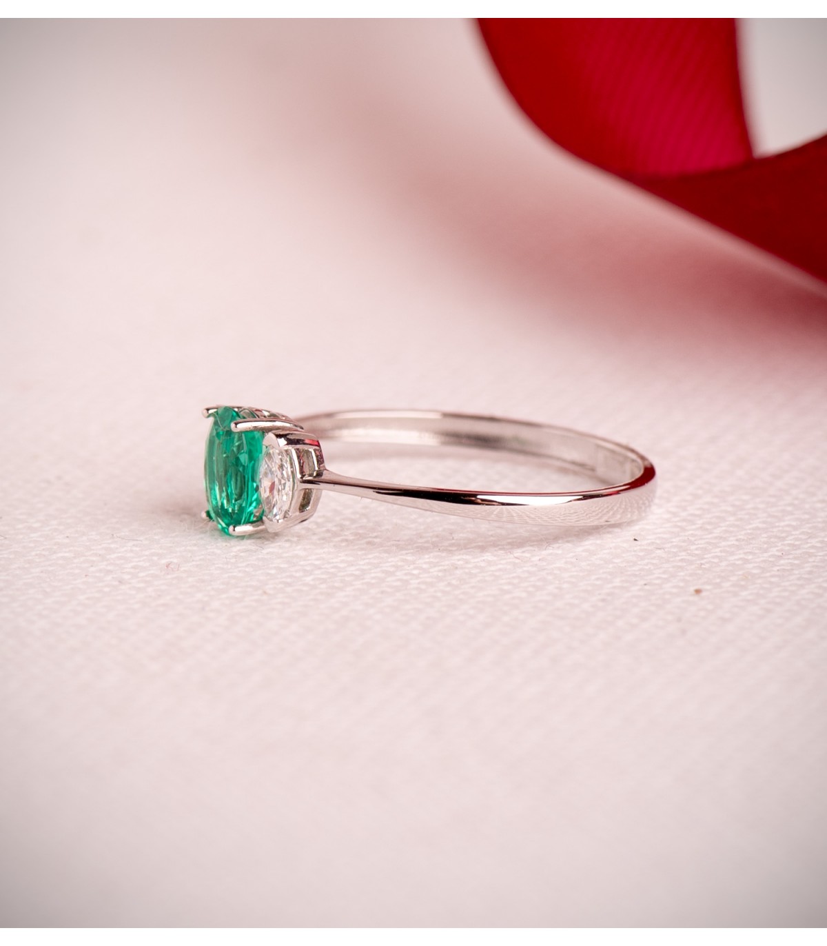 Anillo oro con esmeralda y diamantes - Oro blanco 18 kilates, ideal regalo para mujer: Navidad, Compromiso Boda.