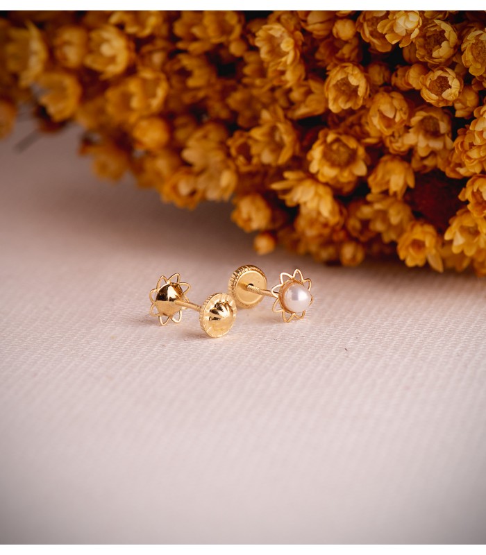 Boucles d'oreilles avec perles pour fille, or 18 carats Nelia, forme soleil ajourée et fermoir à vis.