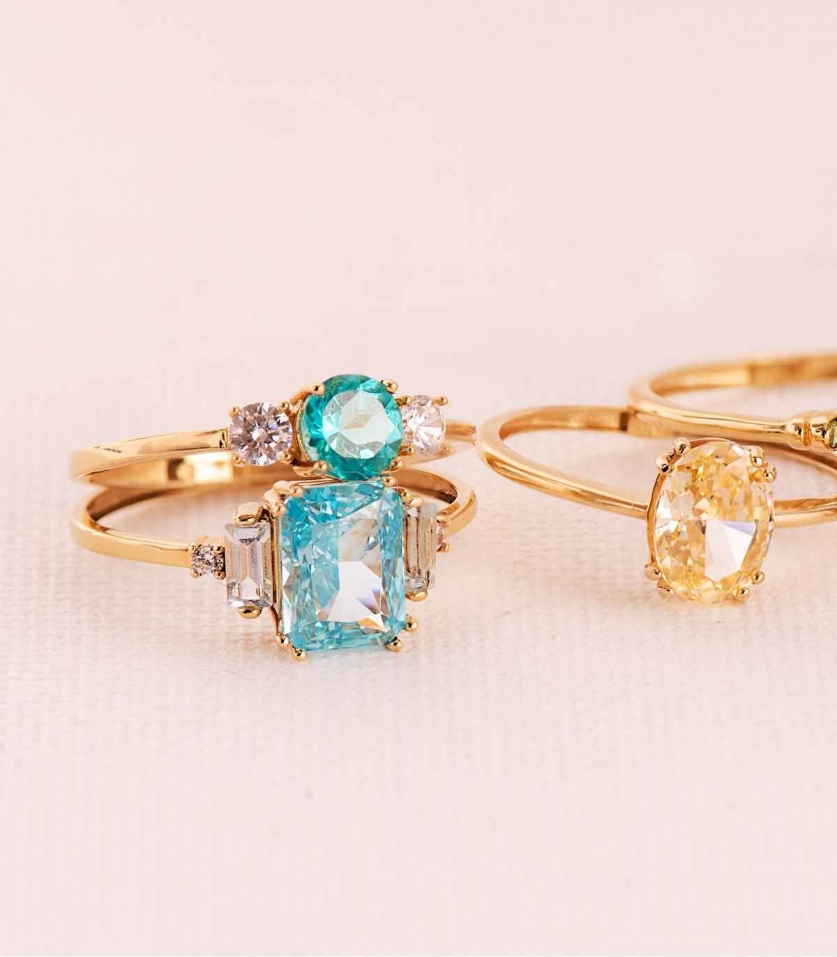 Bagues avec pierres semi-précieuses en or 18 carats, topaze bleue et jaune