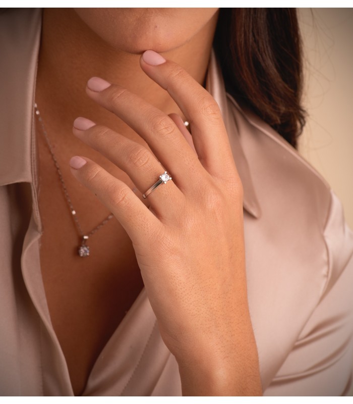 Anello di fidanzamento Georgina | Anello da donna in oro bianco 18 Kt, ideale proposta di matrimonio