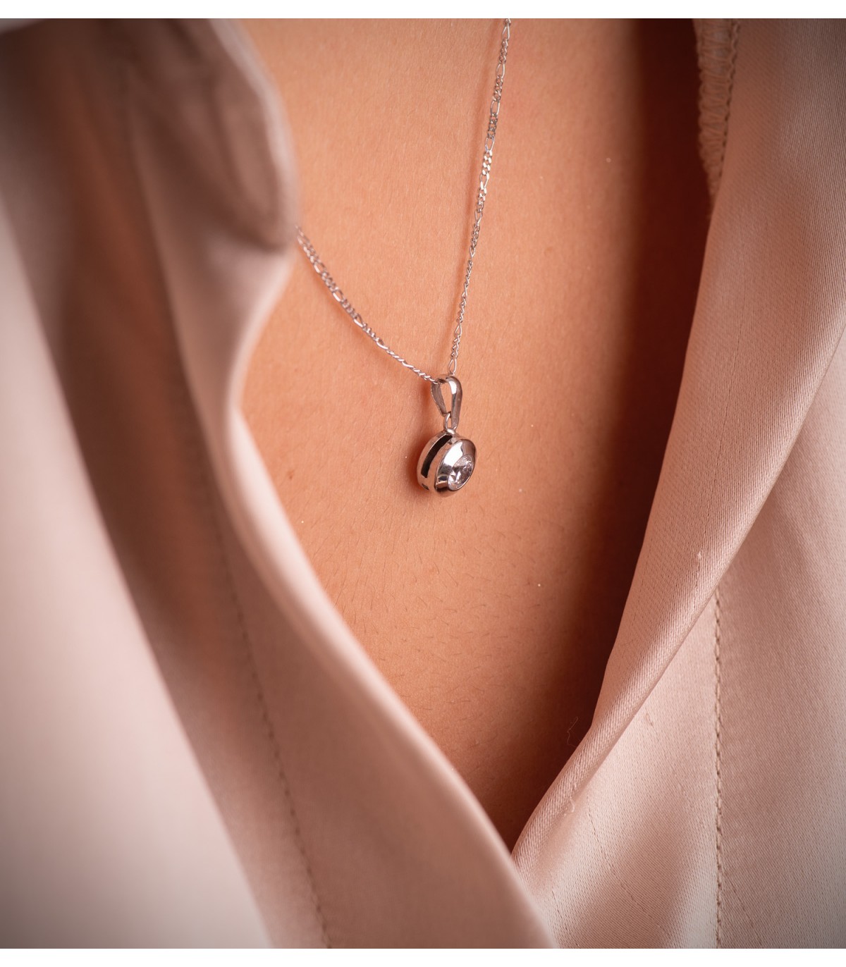 Colgante chatón Mercedes 7 mm Oro Blanco 18K |Gargantilla con solitario para mujer